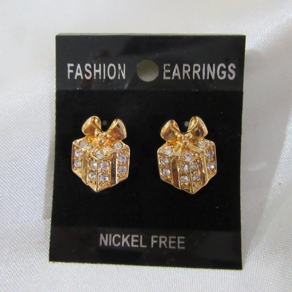 Pierced earrings Present-- ADD to a bundle 4 for $20.00 to get discount - Picture 2 of 8